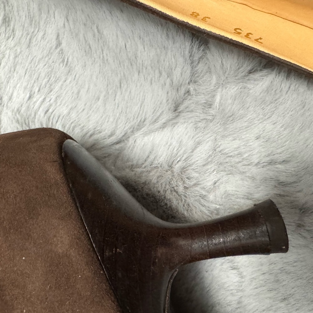 Chanel CC Fringed Suede Pumps EU 38 US 7.5 Brown Kitten Heel Classic Old Money - Picture 10 of 15